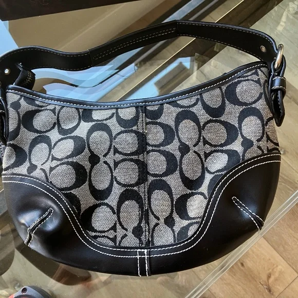 Handbag Black  NWOT - Picture 2 of 4